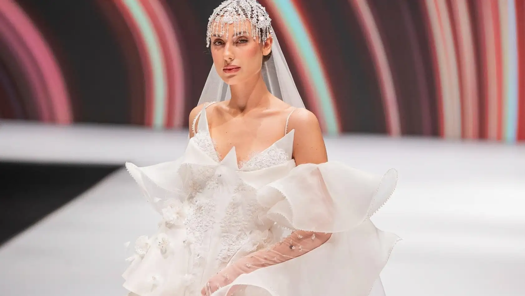 İzmir'de gelinlik rüzgarı: IF Wedding Fashion İzmir kapılarını açtı