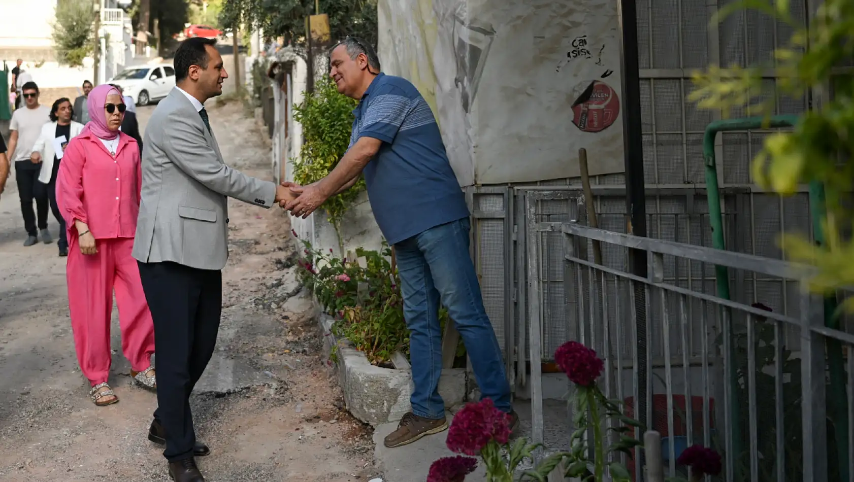 İzmir'de Kızılay Mahallesi'nde asfalt çalışmaları başladı