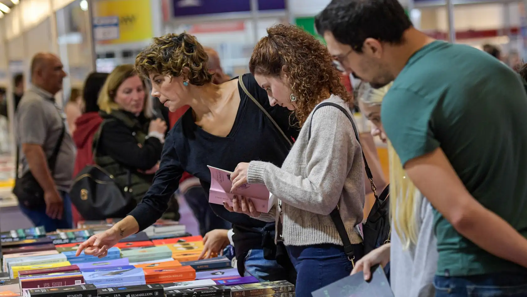 İzmir Kitap Fuarı'nın kapıları açılıyor: Kitapseverler hazır mı?