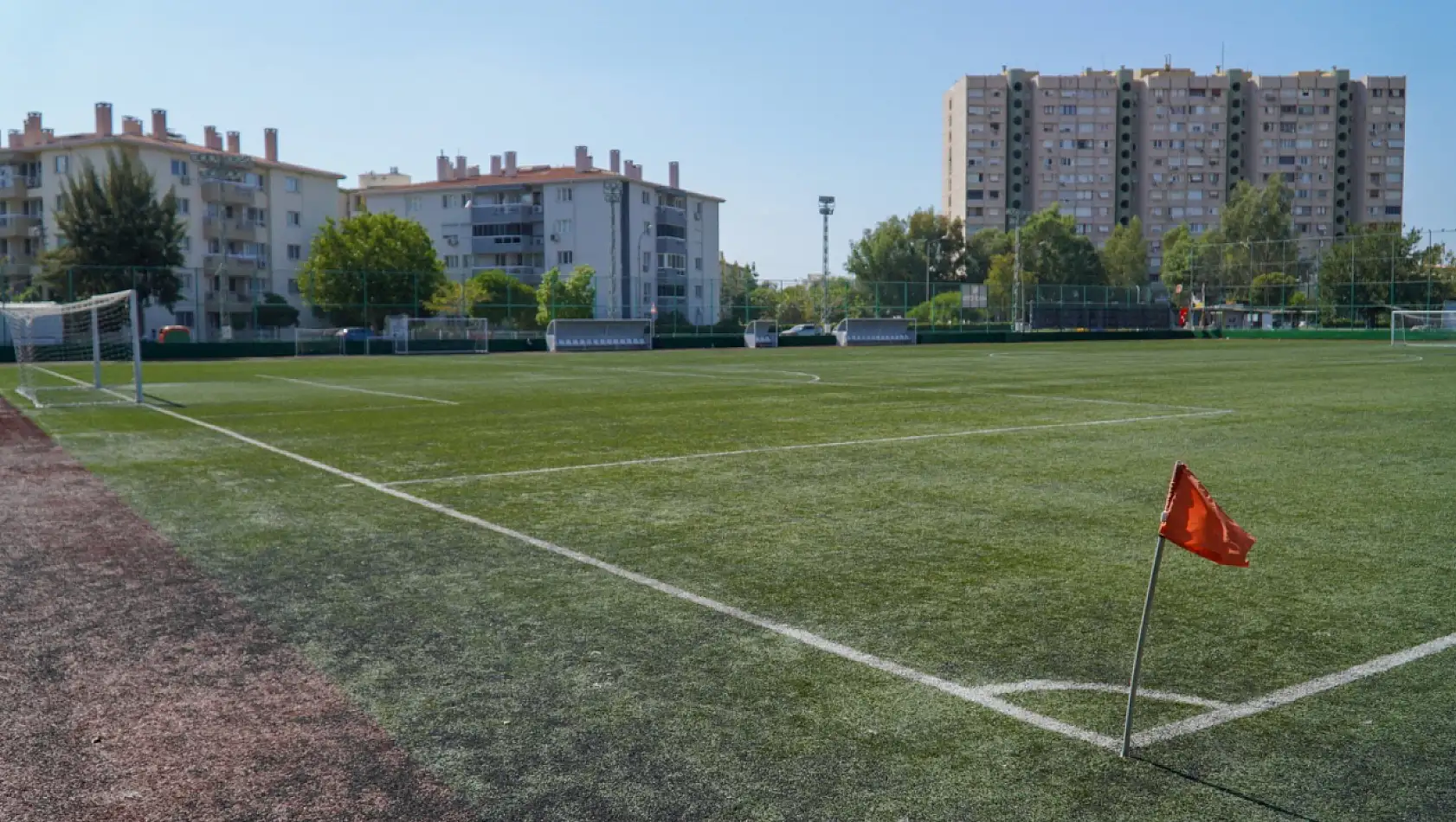 Karşıyaka'nın sahaları yeni sezon için elden geçirildi