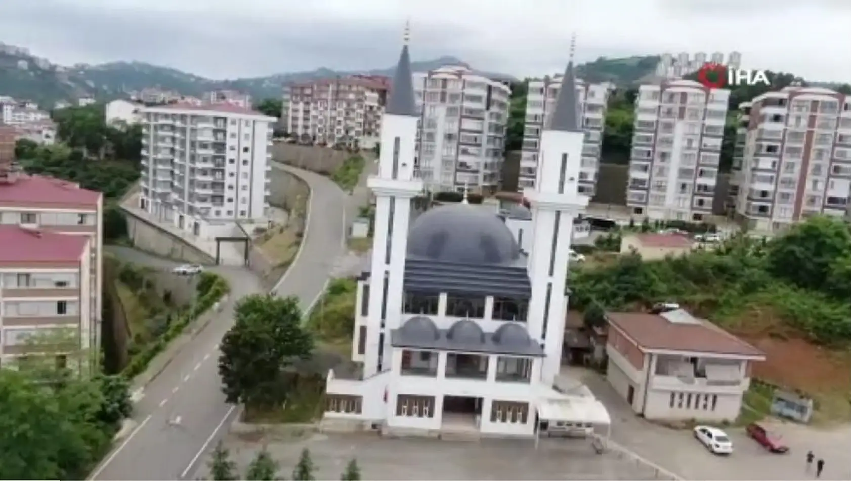 Kiliseye benzetildiği için yapımı durdurulan cami, 18 yıl sonra tamamlandı