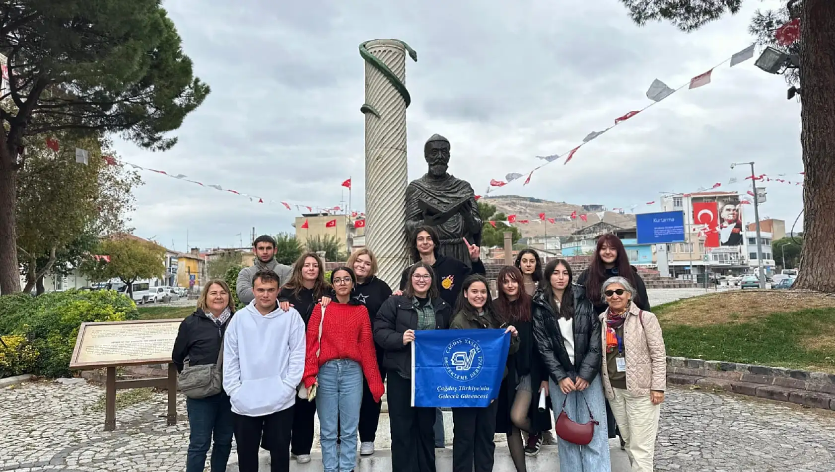 Kitapların büyülü dünyası Bergama'da canlanıyor