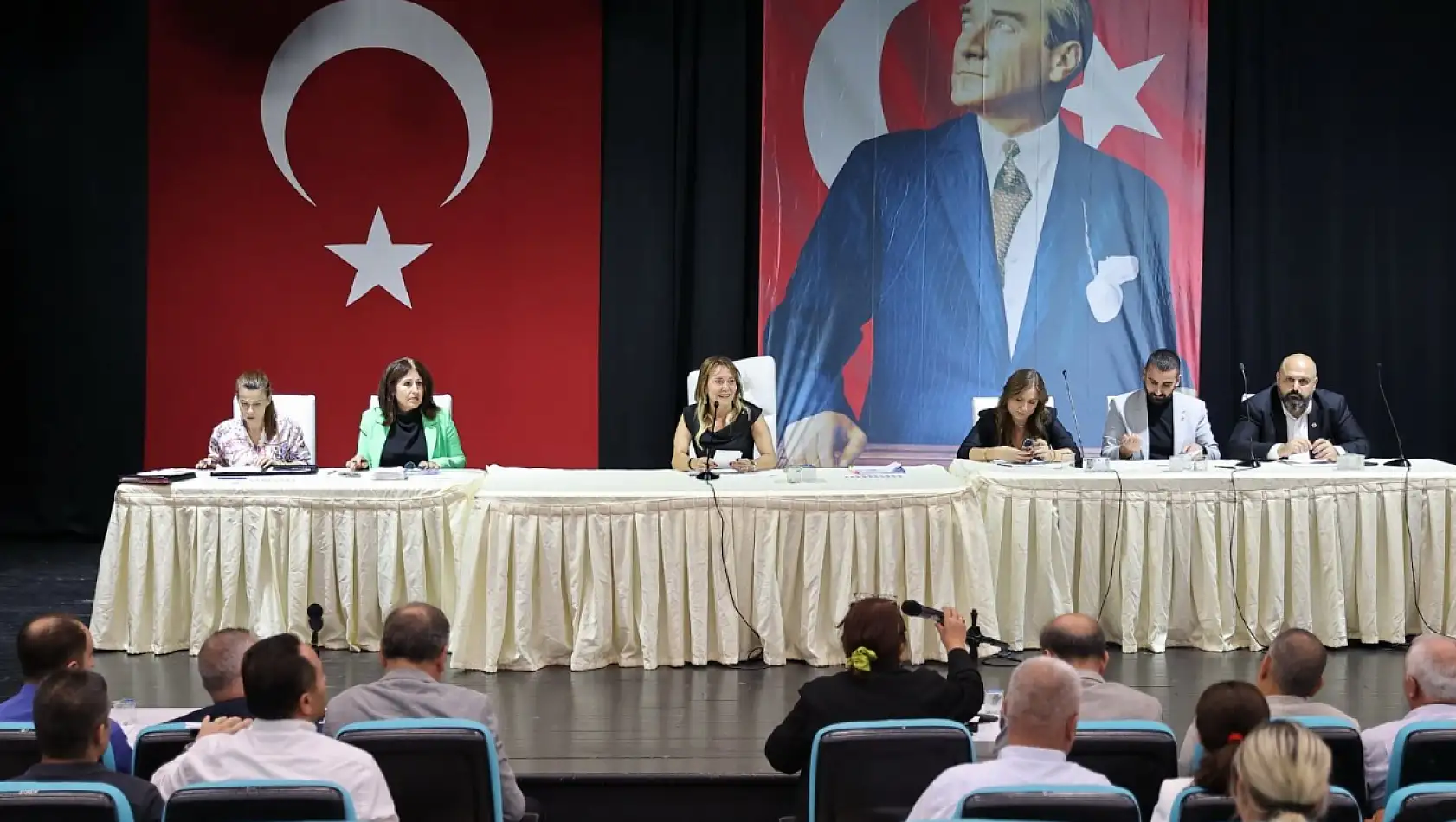 Konak Belediye Meclisi'nde yoğun gündem