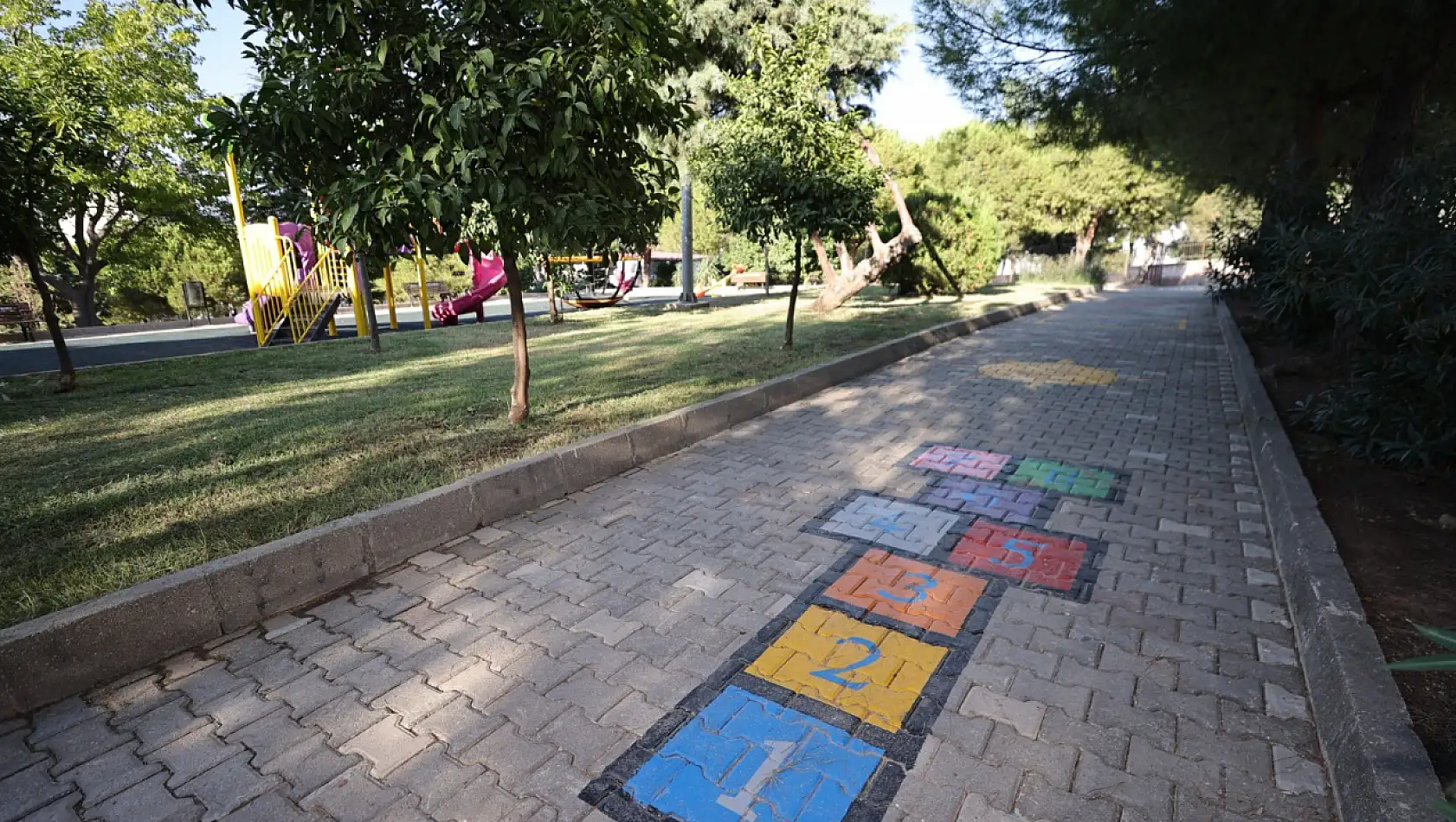 Konak'ın parkları yenileniyor