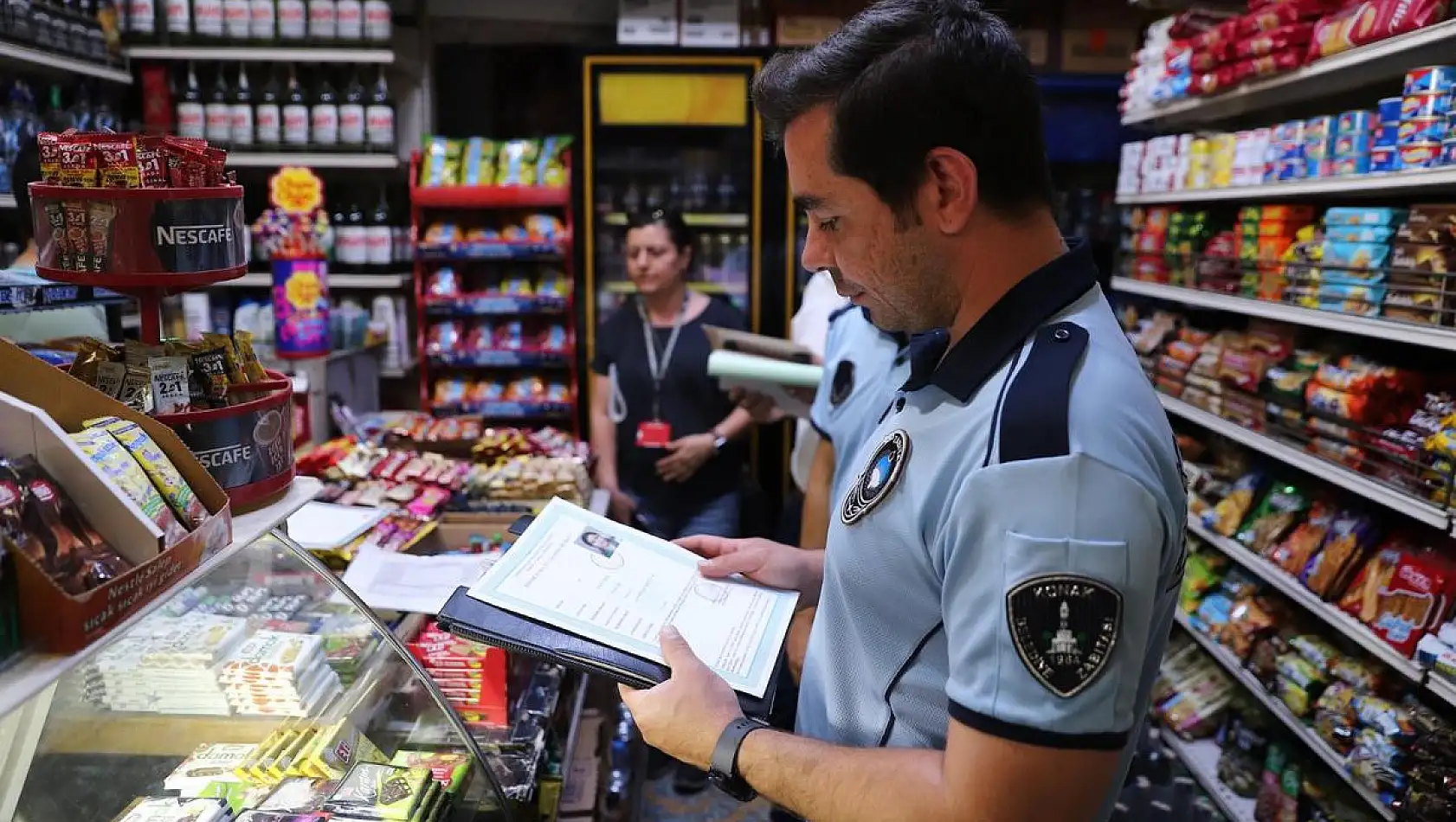 Konak'ta işyerlerine denetim ve bilgilendirme