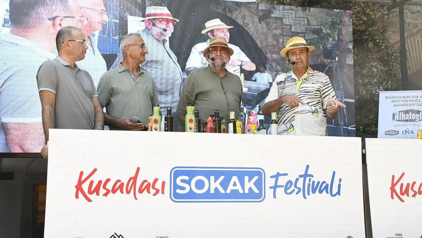 Kuşadası Sokak Festivali’nde zeytinyağı tadımı büyük ilgi gördü