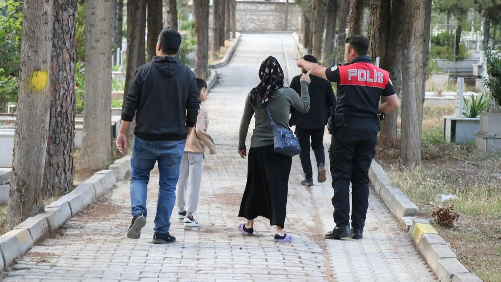 Mezarlıktan bebek ağlama sesi geldi: polisi harekete geçti