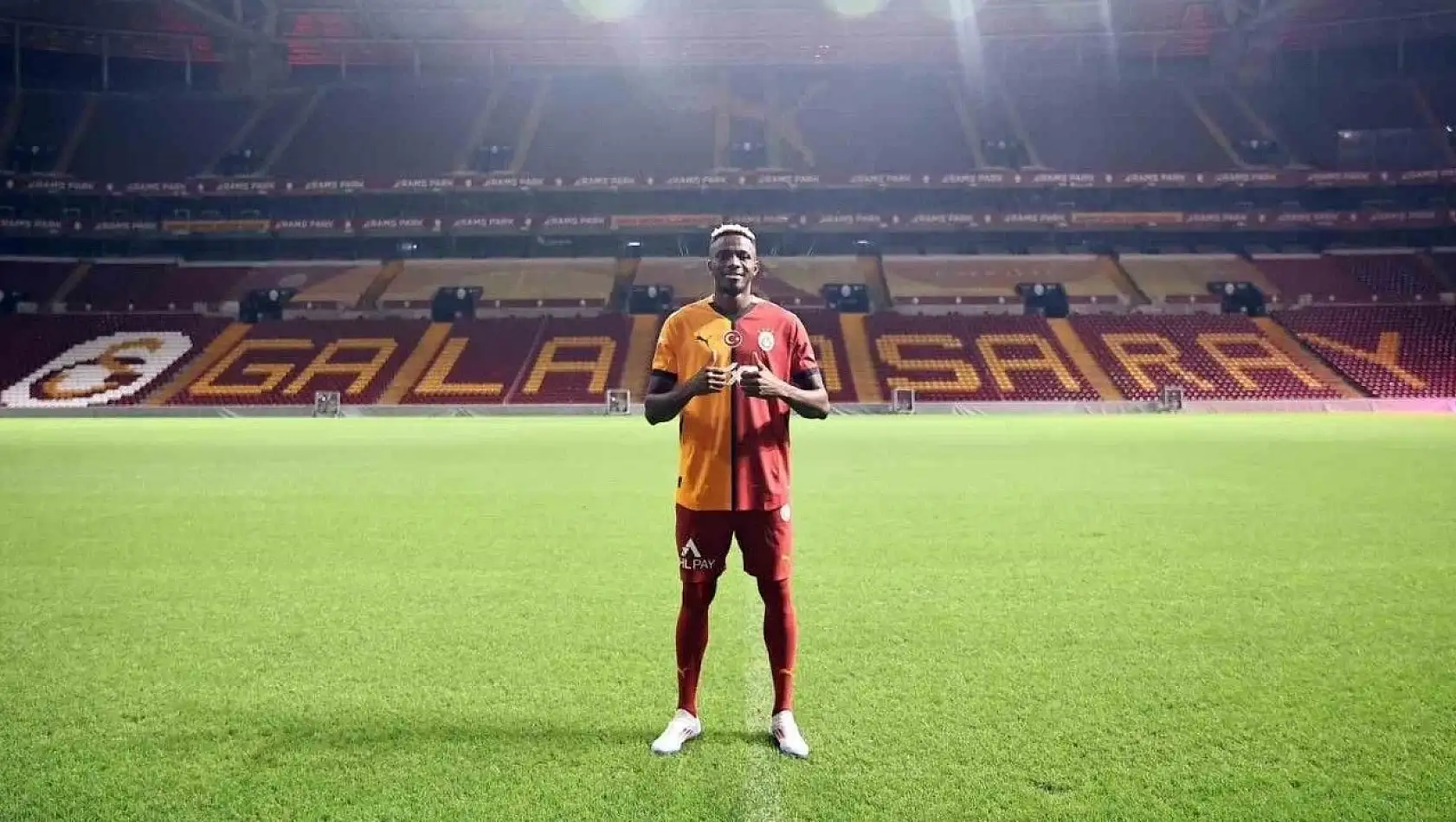 Osimhen Galatasaray taraftarını heyecanlandırdı