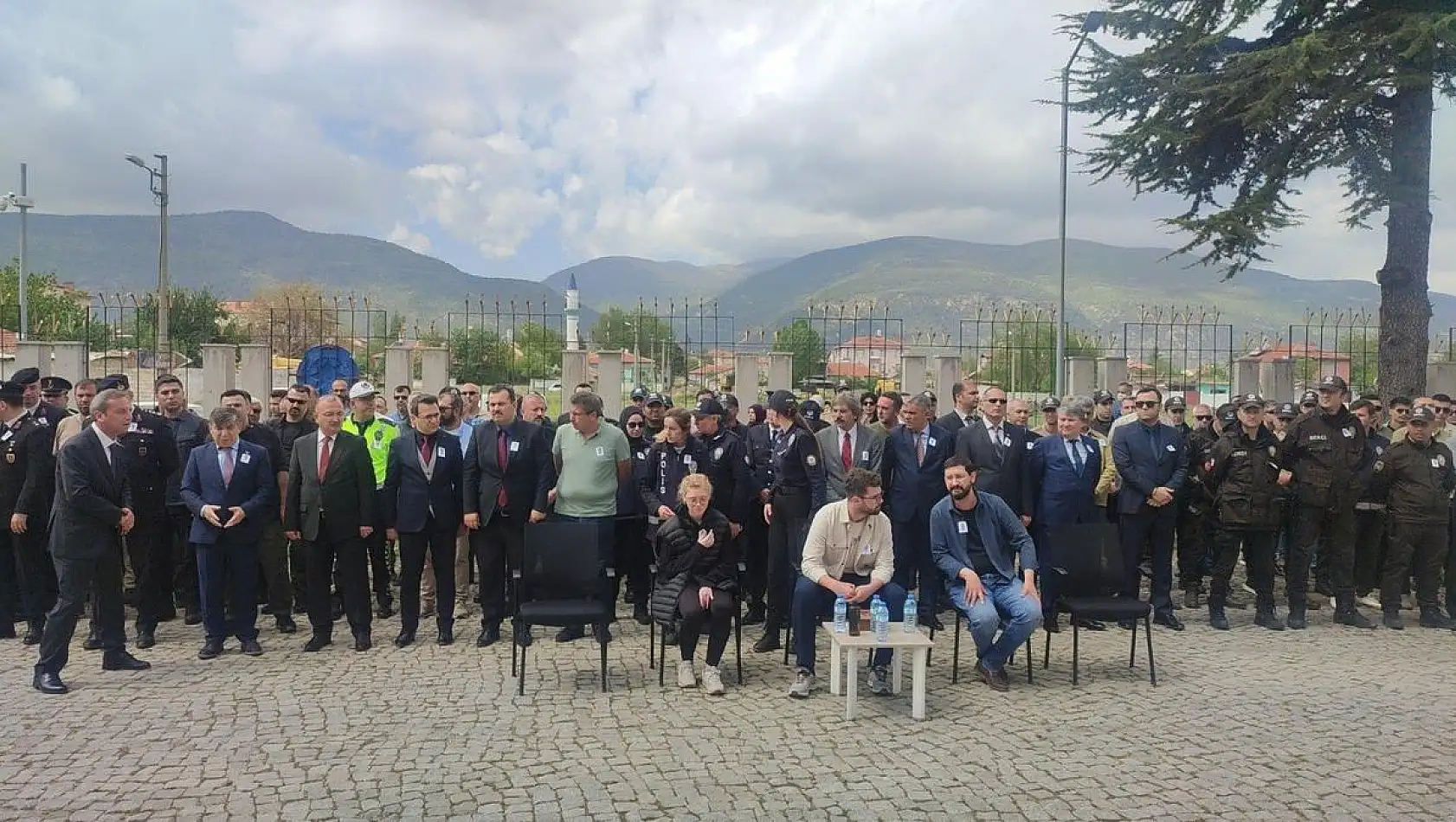 Polis memuru mesai sırasında kalp krizi geçirerek hayatını kaybetti