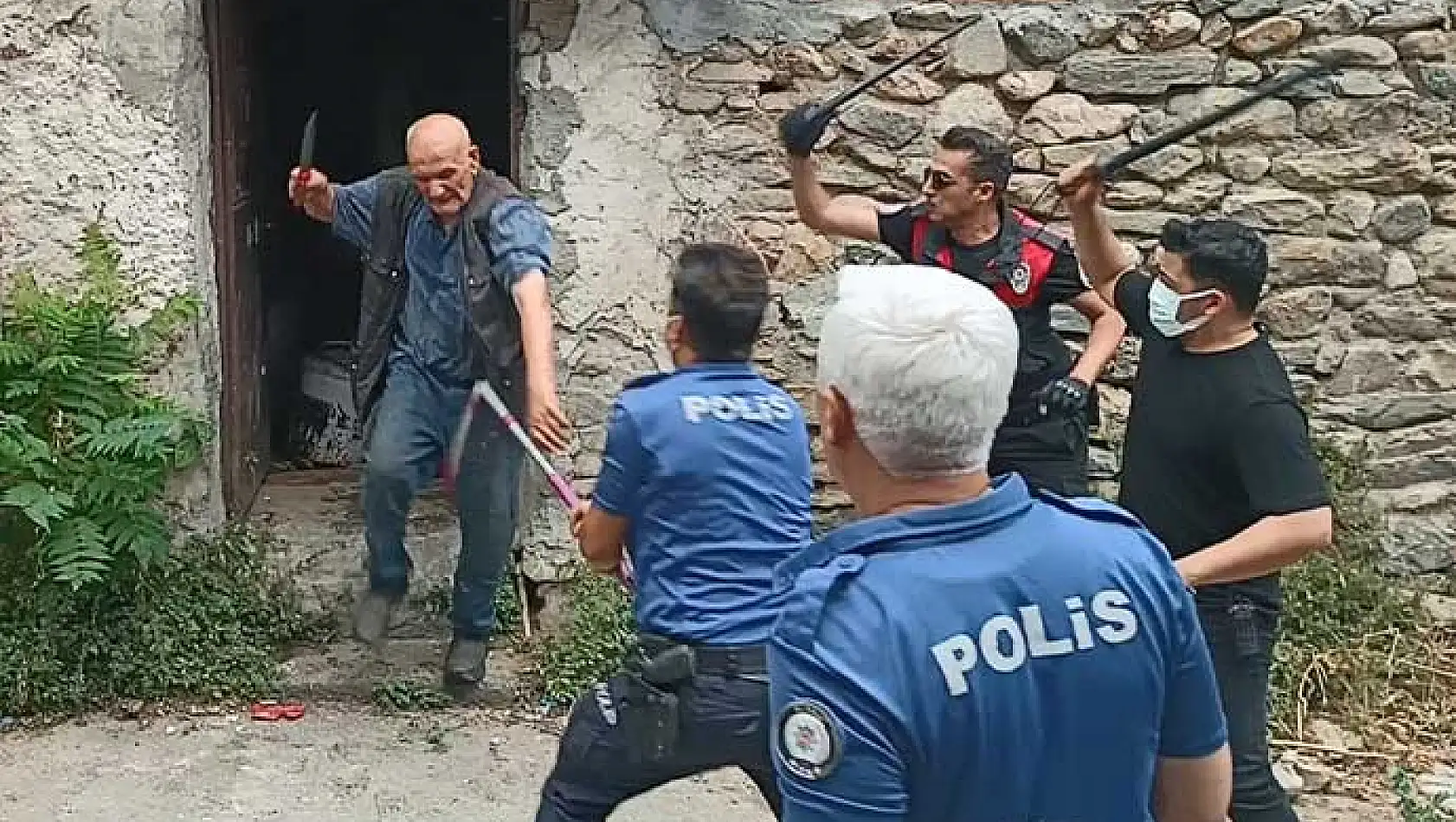 Polisi bıçaklayan şahsın pişkin ifadesi