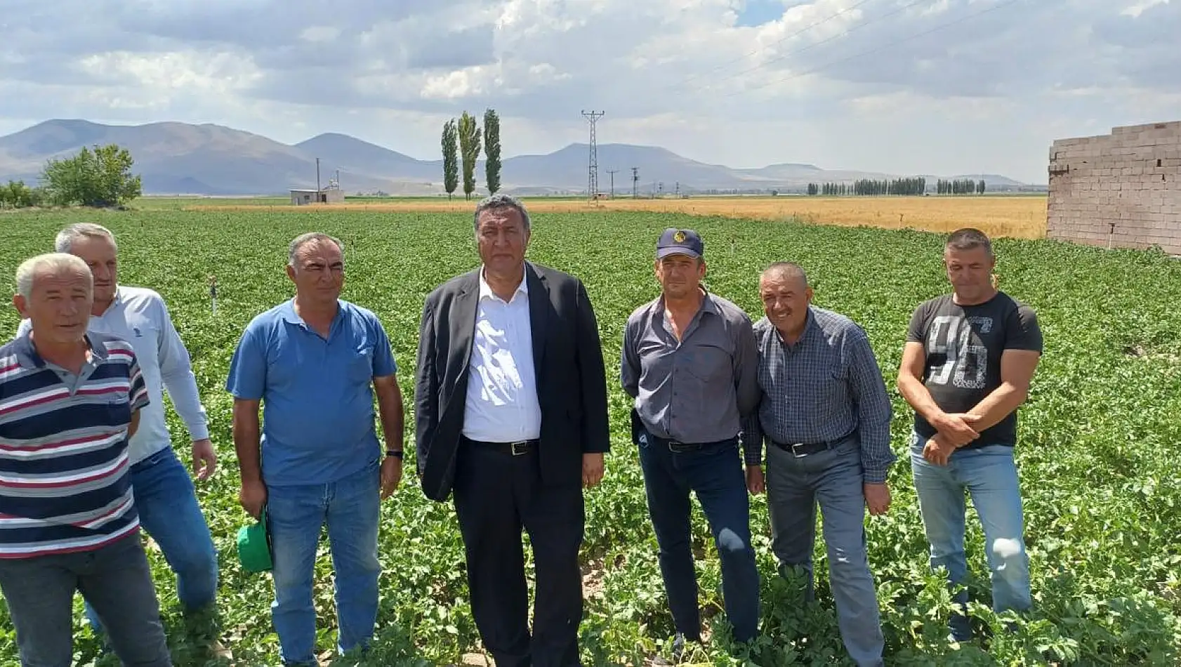 Tarlada üretici, raftaki ürünü alırken ise tüketici mağdur