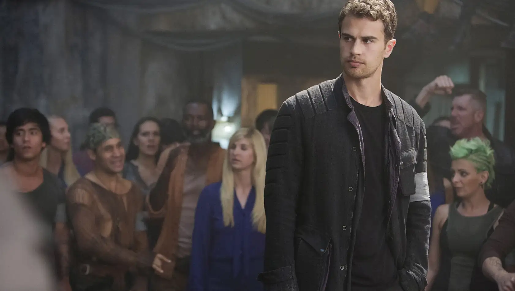 Theo James kimdir? Theo James Türkiye'ye mi geldi?  