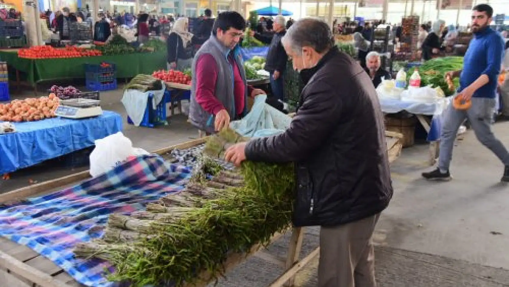 Torbalı’da demet fiyatı 70 lira, kapış kapış satılıyor