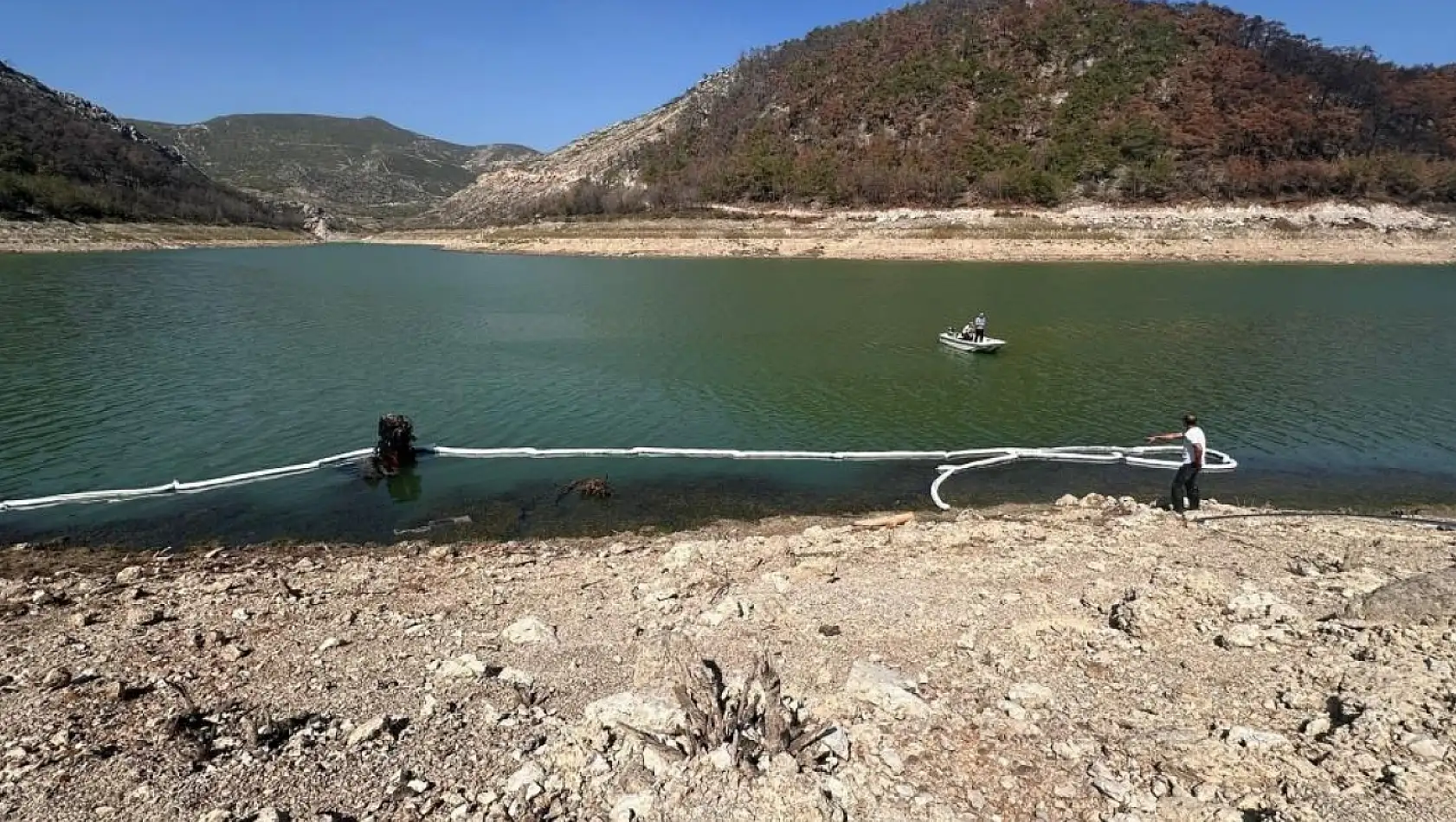 Traktör baraja devrildi: Sürücü hayatını kaybetti