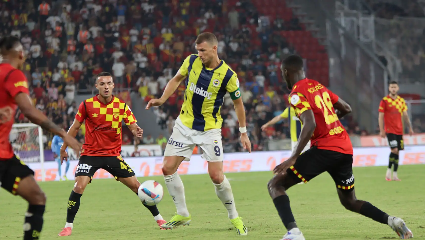 Trendyol Süper Lig: Göztepe: 2 - Fenerbahçe: 2