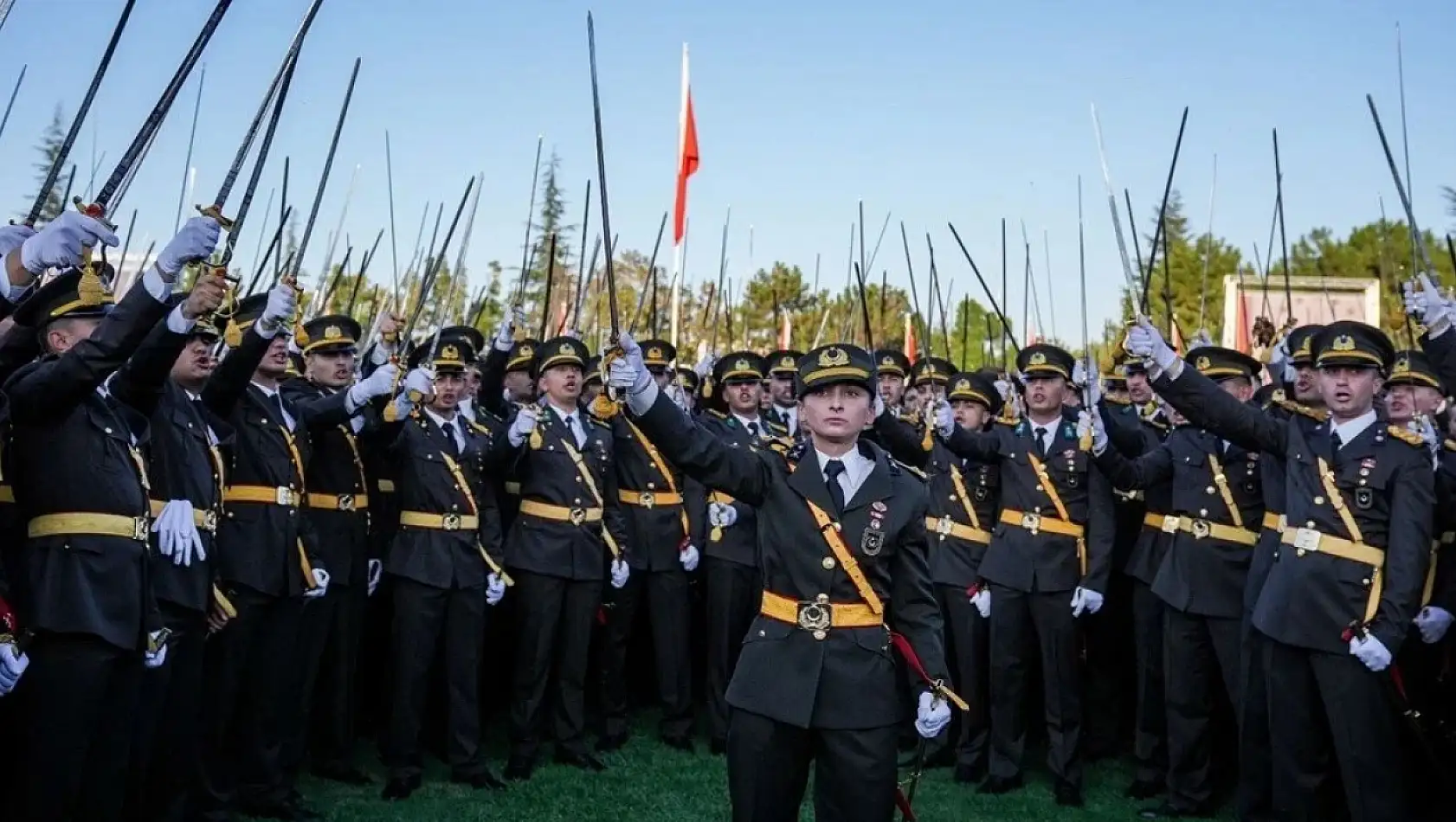 TSK'dan teğmenlerin kılıçlı yeminine ilişkin flaş açıklama