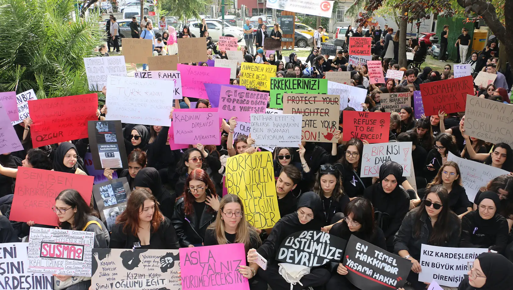 Üniversite öğrencileri ile akademisyenler birlikte yürüdü: Dursun artık!