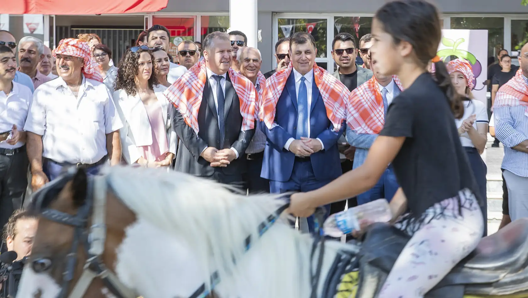 Urla'da  'Bağ Bozumu Şenlikleri' coşkuyla kutlandı