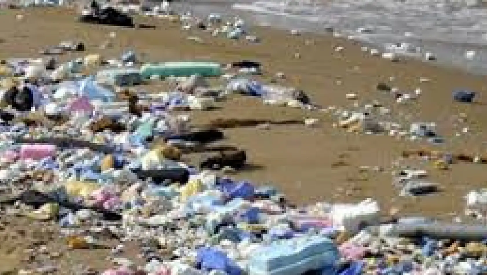 Uzaydan plastik atıklara çözüm: Kıyılardaki kirliliği kilometrelerce uzaklıkta tespit etmek mümkün!