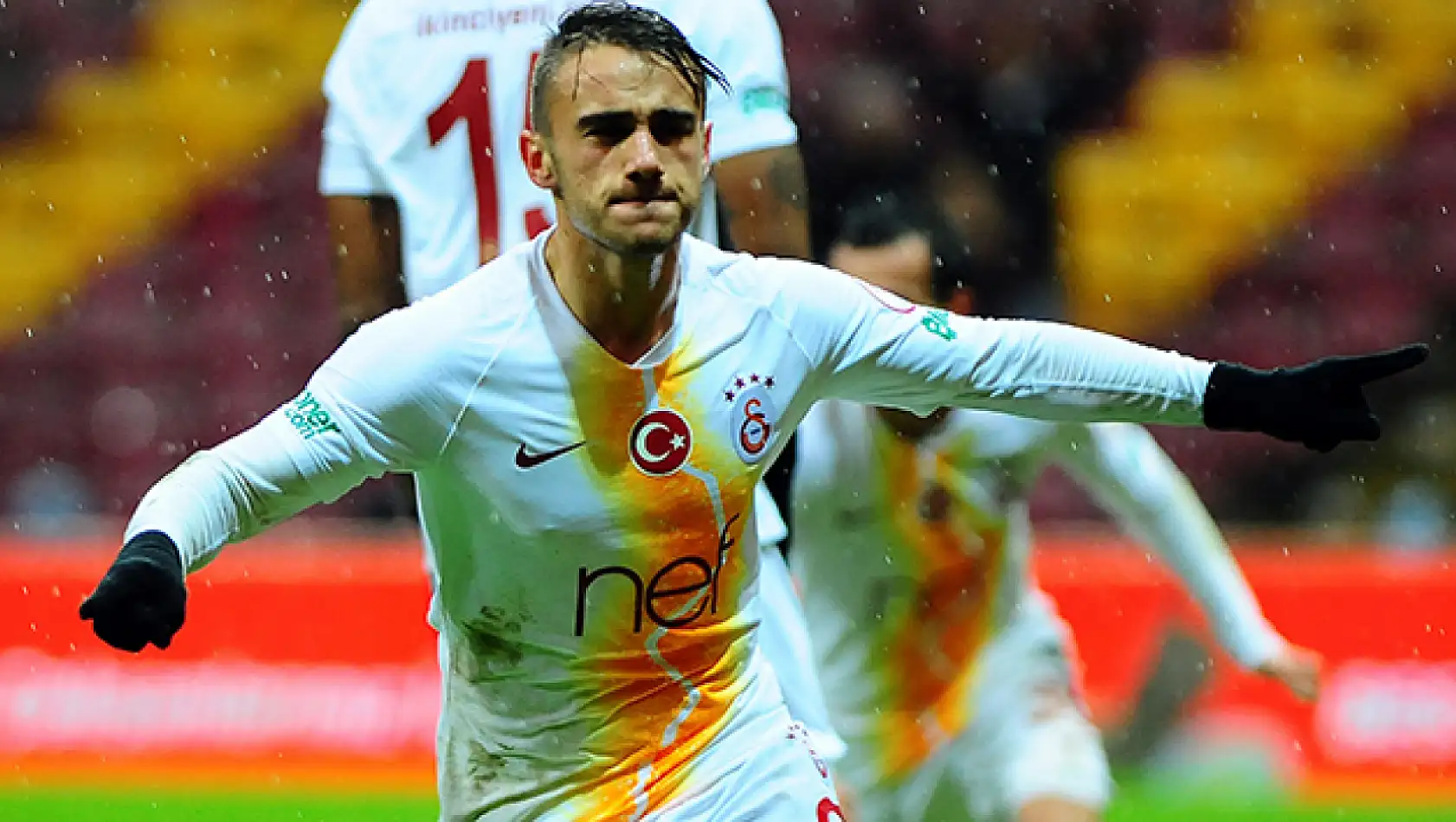 Yunus Akgün Galatasaray'dan ne kadar maaş istedi?