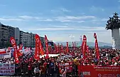 İzmir'de 1 Mayıs coşkusu Gündoğdu Meydanı'nda başlıyor!