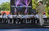 İzmir'de 'Çarşamba Eğlencesi' gönülleri fethetti