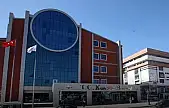 Karabağlar Belediyesi'nde maaş krizi: İşçiler grevde