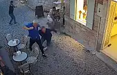 Ünlü iş adamı Çeşme'de silahlı saldırıya uğradı!