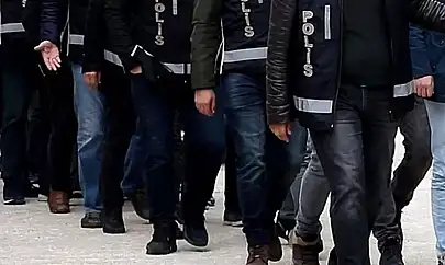 Bakan Yerlikaya duyurdu! 11 ülkede aranıyorlardı: Türkiye'de yakalandılar