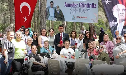 Bayraklı'da Anneler Günü'ne özel renkli piknik etkinliği
