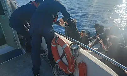 Ege'de insanlık nöbeti: İzmir açıklarında 67 göçmen kurtarıldı