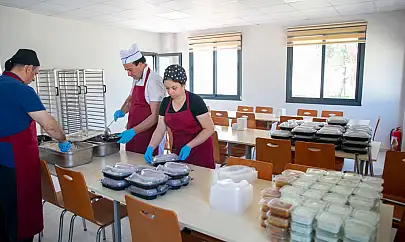 Güzelbahçe'de Dayanışma Mutfağı hizmete açıldı