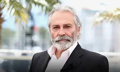 Haluk Bilginer'e 45 yaş küçük partner! Sosyal medya yıkıldı