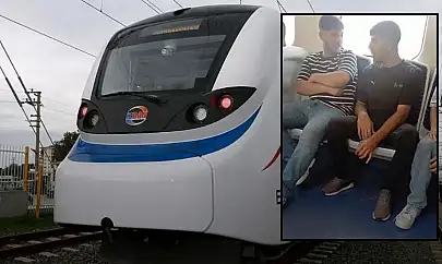 İZBAN'da skandal görüntü: Sigara içip külünü yere attı