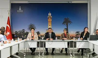 İzmir'de parklarda akıllı sulama dönemi başladı