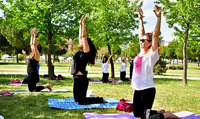 İzmir'de Yeşilova Höyüğü'nde yoga keyfi: Katılım ücretsiz!
