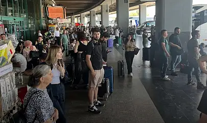 İzmir Otogarı'nda bayram yoğunluğu: Sefer sayısı 750'ye yükseldi