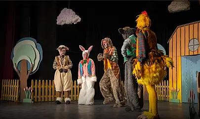 Karabağlar Kent Tiyatrosu'ndan festivalde büyük alkış