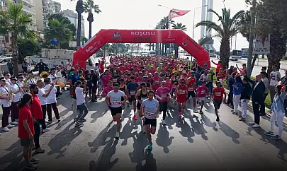 Karşıyaka'da binlerce koşucu Zübeyde Hanım'a koştu!