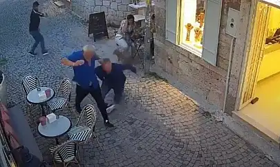 Ünlü iş adamı Çeşme'de silahlı saldırıya uğradı!