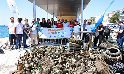 Yüzdüler, daldılar, temizlediler… Çeşme'de 'temiz Çeşme, temiz deniz' seferberliği!