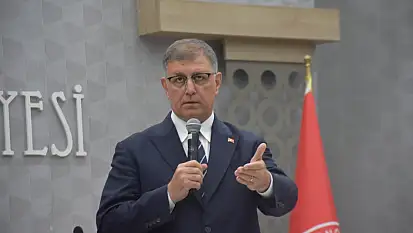 Cemil Tugay: 'İzmir diz çökmez!'