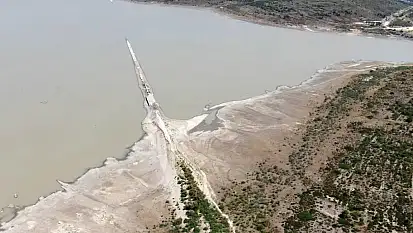 Çeşme'de baraj alarm veriyor: 'Suyun bittiği gün her şey biter'
