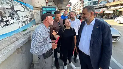 CHP İzmir bayramlaşmayı sokaklara taşıdı: 'Mücadelemiz bitmedi'