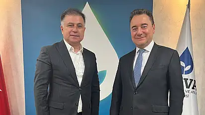 DEVA Partisi İzmir'de yeni başkan belli oldu: Aybar Uygur göreve geldi