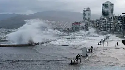 Son dakika! İzmir Valiliği'nden kuvvetli fırtına ve rüzgar uyarısı!