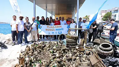 Yüzdüler, daldılar, temizlediler… Çeşme'de 'temiz Çeşme, temiz deniz' seferberliği!