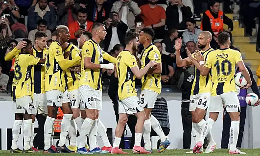 Fenerbahçe Başakşehir'i 4-1'le geçti: Şampiyonluk iddiasını sürdürdü