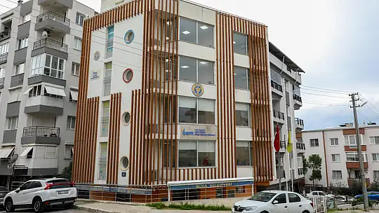 Buca Belediyesi'nin Aziz Nesin Eğitim Merkezi hem velilerden hem kursiyerlerden tam not aldı