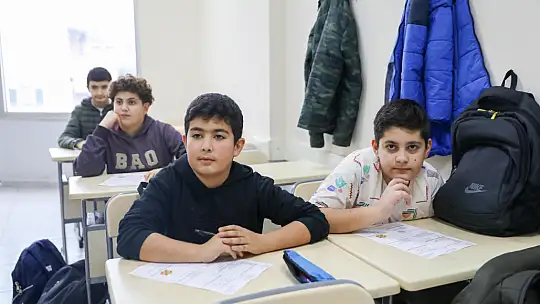 Buca Belediyesi'nin Aziz Nesin Eğitim Merkezi hem velilerden hem kursiyerlerden tam not aldı